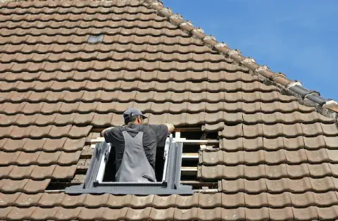 Pose de velux - Saint-Julien en Born